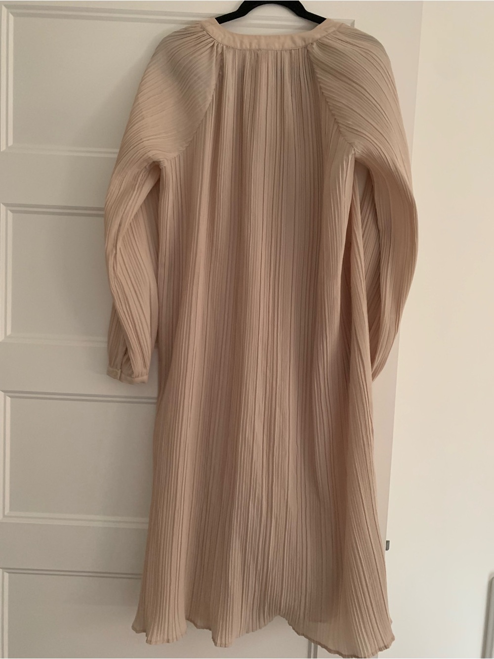 H&M Long-Sleeve Pleated Wrinkle Button-Front Dress in Light Cream Size 6 Medium - Picture 5 of 5
